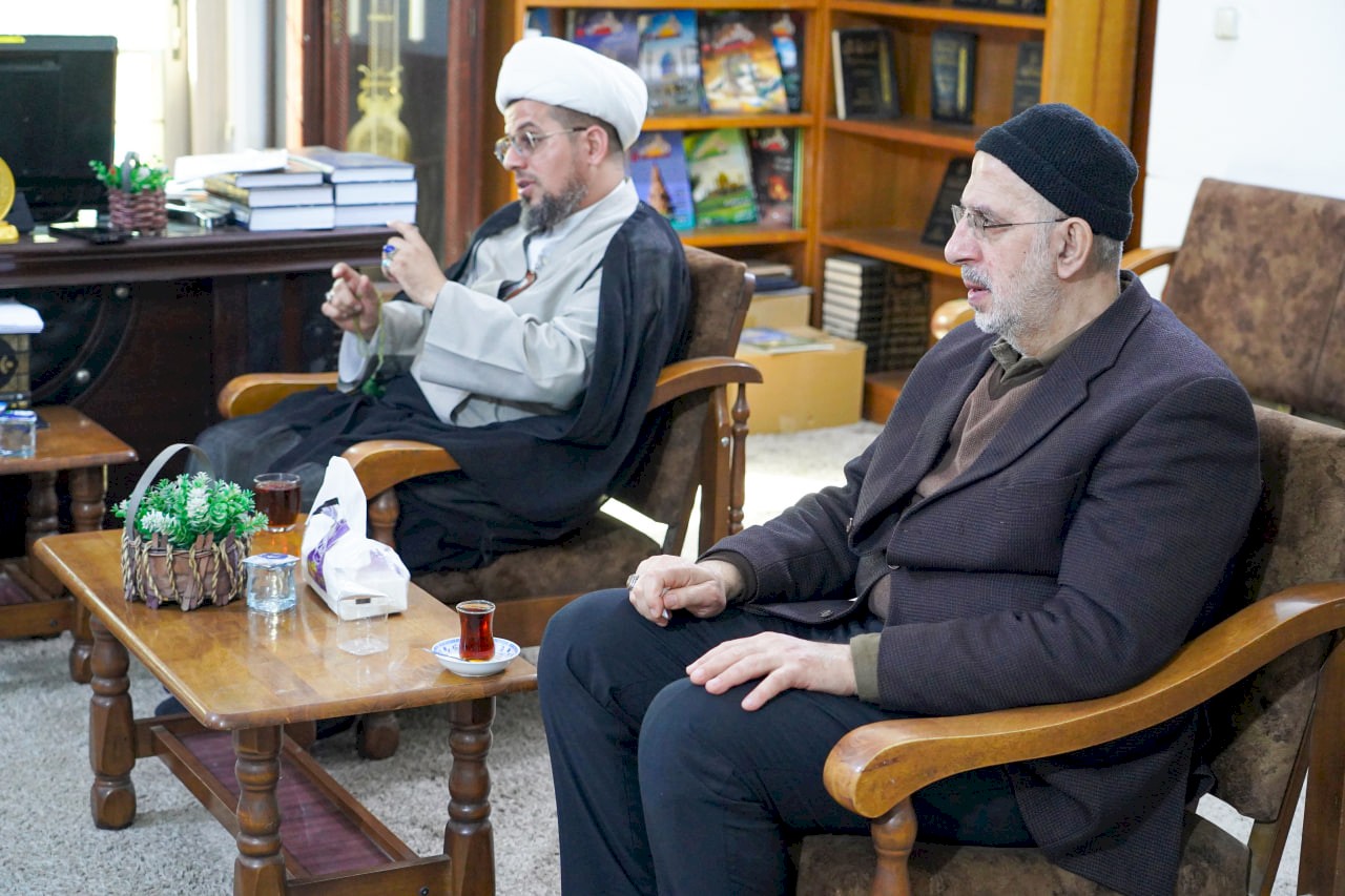 وفدٌ أجنبيٌّ متعدّد الجنسيات يزور مركز تراث الحلّة