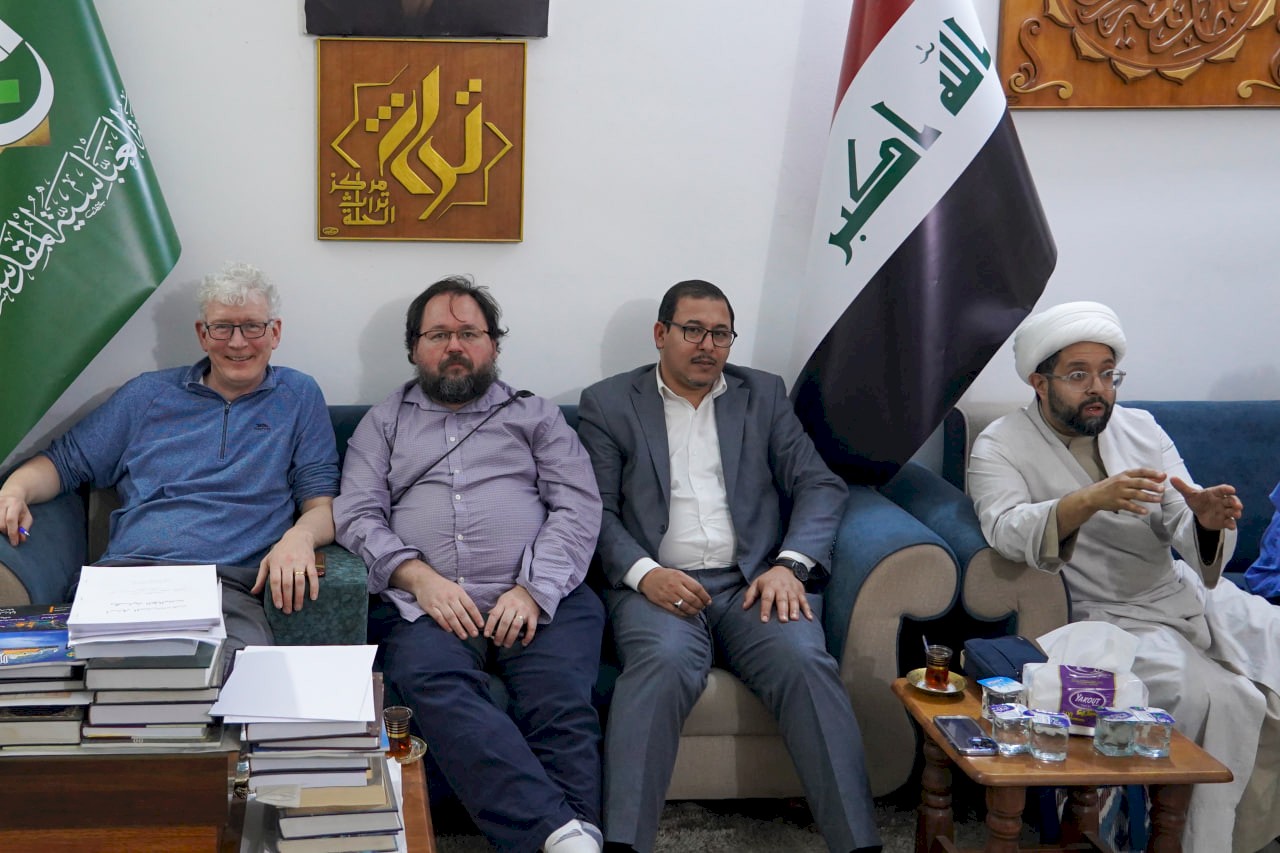 وفدٌ أجنبيٌّ متعدّد الجنسيات يزور مركز تراث الحلّة