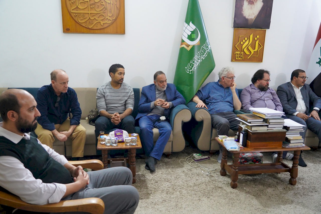 وفدٌ أجنبيٌّ متعدّد الجنسيات يزور مركز تراث الحلّة