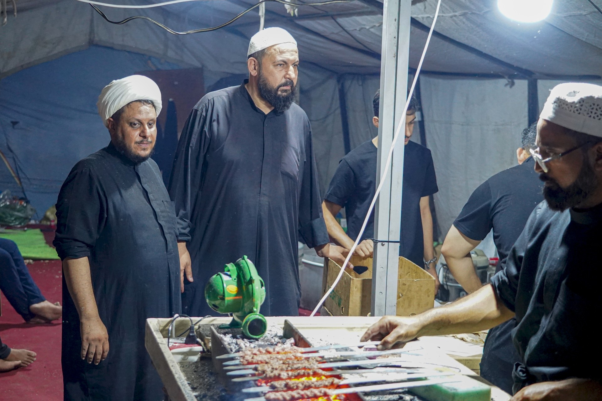 ببركات سيّد الشُّهداء (عليه السلام).. مركز تراث الحلّة يختتم برنامجَه الخِدميّ لزائري الأربعين...