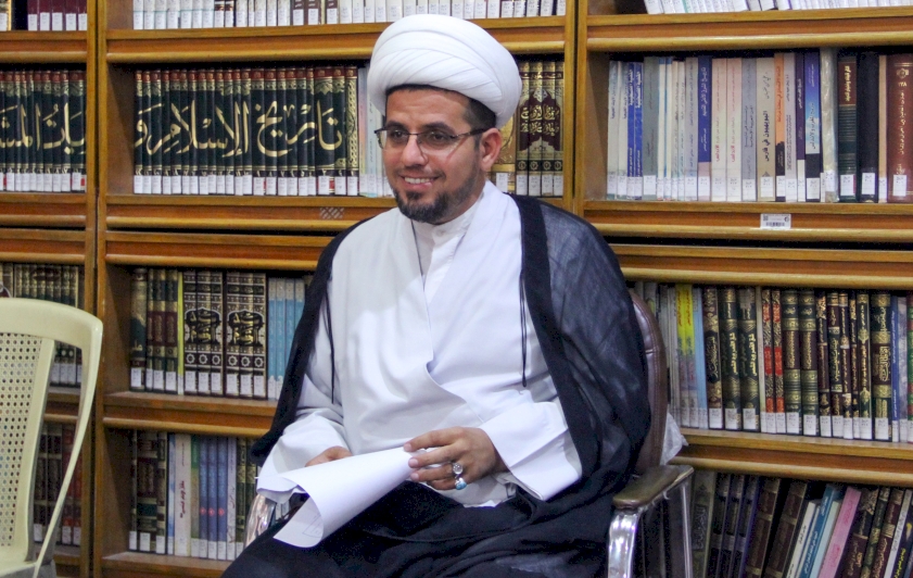 الخويلديُّ يجتمعُ بمنتسبي المركز