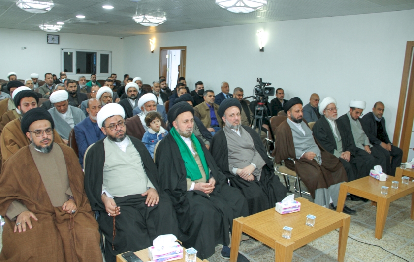 السيِّدُ عزّ الدين الحكيم محاضرًا في المنتدى التراثيّ الثالث عشر