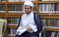 الخويلديُّ يجتمعُ بمنتسبي المركز