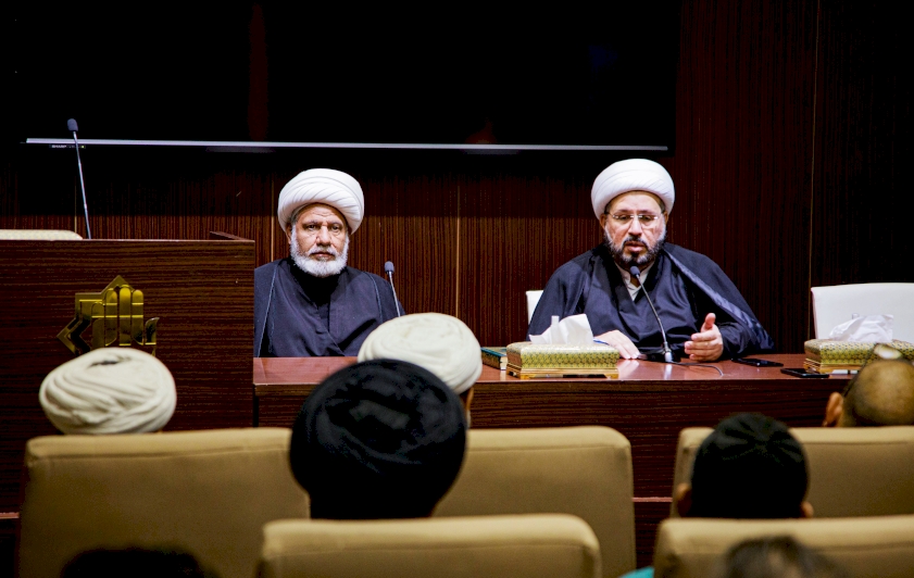 الشيخ الهلالي يلتقي بمنتسبي قسم شؤون المعارف الإسلامية والإنسانيَّة