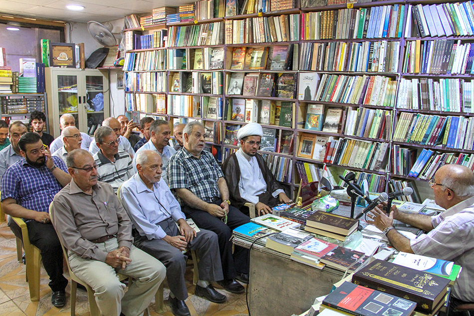 أُمسيةٌ ثقافيّةٌ في (مُلتقى العَشَرة كَراسِي الثّقافيّ) عن الشّاعر (حسن مصبح الحلّيِّ).