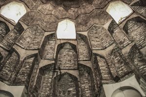 مقرنصات العهد السلجوقي في مقام رد الشمس - إعلام مركز تراث الحلة