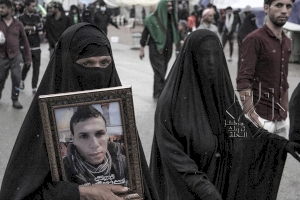 عوائل شهداء الحشد المقدس تتم المسيرة نحو قبلة الشهادة - إعلام مركز تراث الحلة