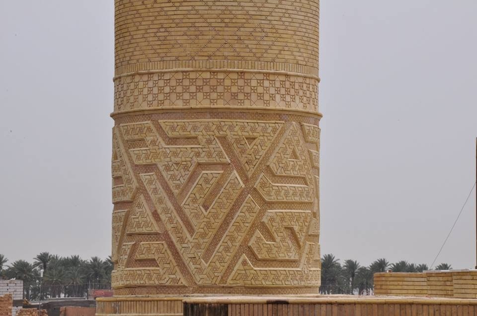 مئذنة الكفل  وروائع الفنّ والزخرفة الإسلاميّة