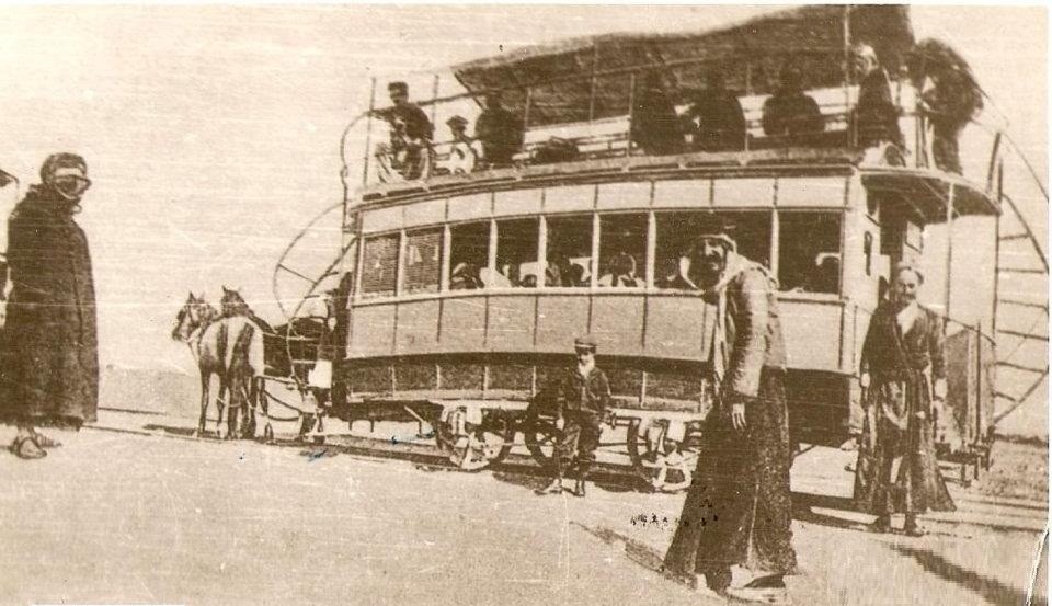 الباص الخشبي يغادر الحلة