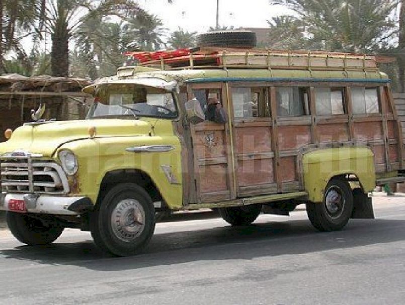 الباص الخشبي يغادر الحلة