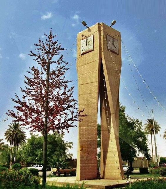 برجُ الساعة مِن مَعالم مدينة الحِلَّة
