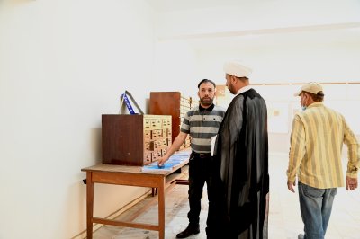 في رحاب المكتبة المركزية العامة في الناصرية...