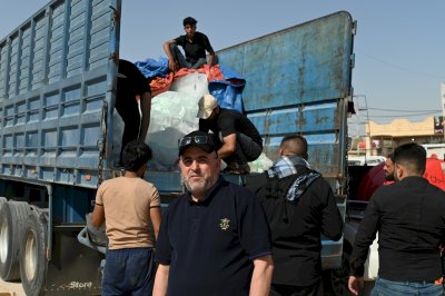 موكب جنوب الولاء لحامل اللواء في خدمة الزائرين في طريق النجف الأشرف وكربلاء المقدسة