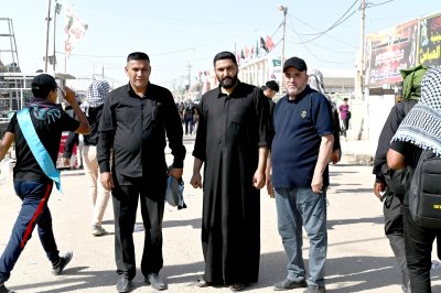 موكب جنوب الولاء لحامل اللواء في خدمة الزائرين في طريق النجف الأشرف وكربلاء المقدسة