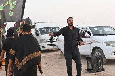 بالصور: مركز تراث الجنوب يستمر بتقديم الخدمات للزائرين عبر موكب (جنوب الولاء لحامل اللواء)
