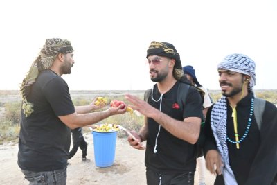 بالصور: مركز تراث الجنوب يستمر بتقديم الخدمات للزائرين عبر موكب (جنوب الولاء لحامل اللواء)