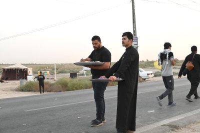 في يومه الثالث .. موكب (جنوب الولاء لحامل اللواء) الخدمي يستمر بتقديم الخدمات للزائرين