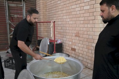 حتى بلوغ الأربعين .. موكب (جنوب الولاء لحامل اللواء) مستمر بتقديم خدماته للزائرين الكرام