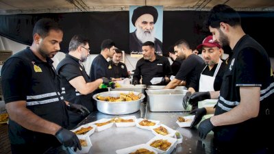 في يومه الخدمي التاسع عشر .. موكب (جنوب الولاء لحامل اللواء) الخدمي يواصل تقديم خدماته للزائرين في مدينة كربلاء المقدسة.