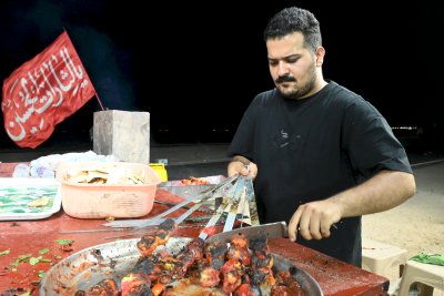 موكب (جنوب الولاء) يفتتح خدمته ويوزع وجبات الإفطار لزائري الأربعينية