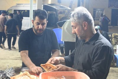 موكب (جنوب الولاء) يفتتح خدمته ويوزع وجبات الإفطار لزائري الأربعينية