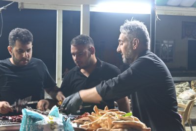 موكب جنوب الولاء لحامل اللواء يواصل تقديم خدماته لزائري الأربعينية