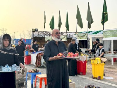 موكب جنوب الولاء لحامل اللواء يواصل تقديم خدماته لزائري الأربعينية