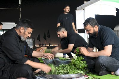 موكب جنوب الولاء لحامل اللواء يواصل تقديم خدماته لزائري الأربعينية