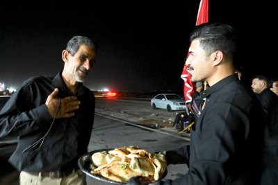 حتى بلوغ الأربعين .. موكب (جنوب الولاء لحامل اللواء) مستمر بتقديم خدماته للزائرين الكرام