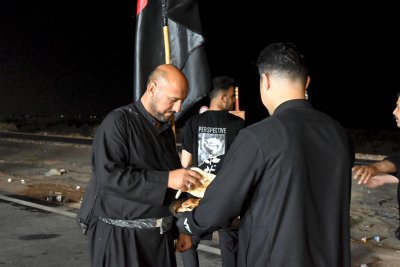 حتى بلوغ الأربعين .. موكب (جنوب الولاء لحامل اللواء) مستمر بتقديم خدماته للزائرين الكرام