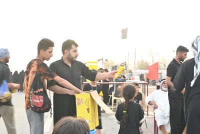 موكب جنوب الولاء يواصل خدمته متنقلًا مع خطى الزائرين نحو كربلاء