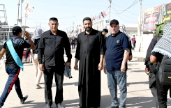 موكب جنوب الولاء لحامل اللواء في خدمة الزائرين في طريق النجف الأشرف وكربلاء المقدسة