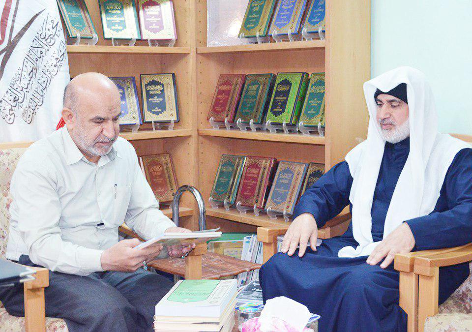 مديرُ مركزِ تُراثِ كربَلاء يزورُ مُجمَّعَ الإمامِ الحُسينِ-عليه السلام- العِلميِّ ويطَّلعُ على آخرِ نَشاطاتِه