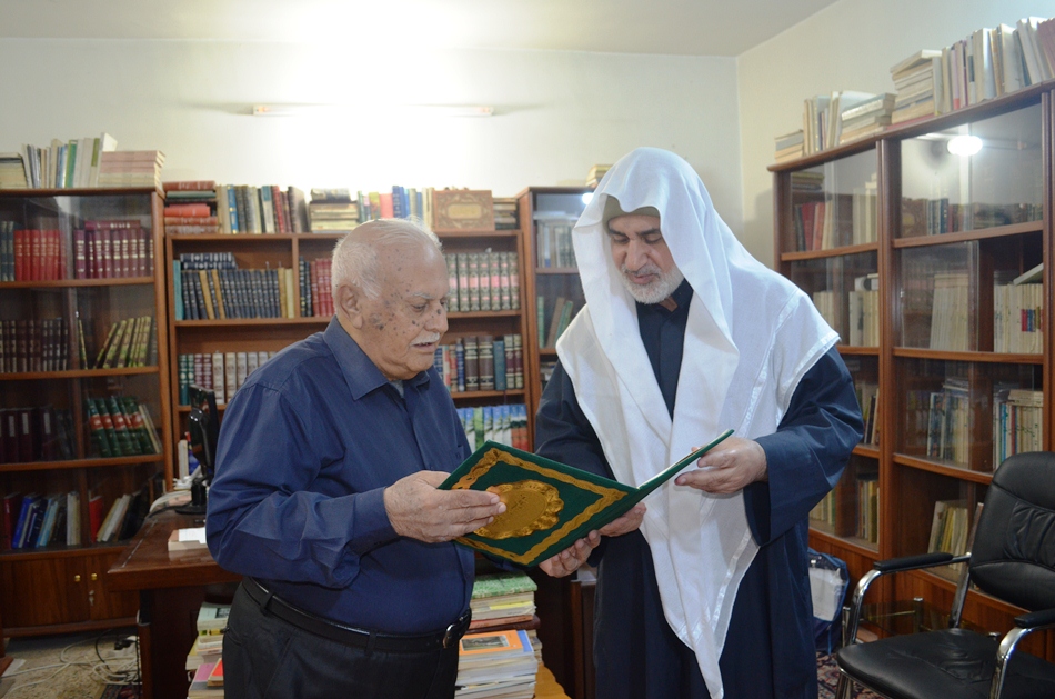 ضمن برنامج التواصل الاجتماعي  مع الكتاب والأدباء