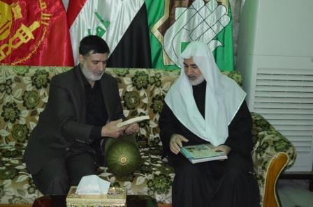 وفدٌ من مركز تراث كربلاء يزور الأمانةَ العامة للعتبة الحسينية المقدّسة