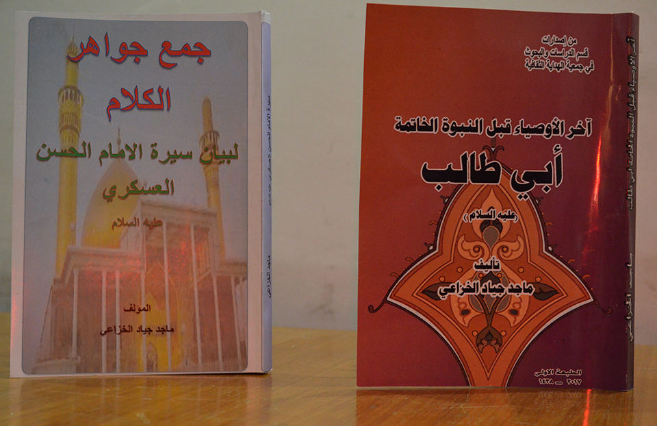 الكاتب الخزاعي يهدي مؤلفيه إلى مكتبة مركز تراث كربلاء