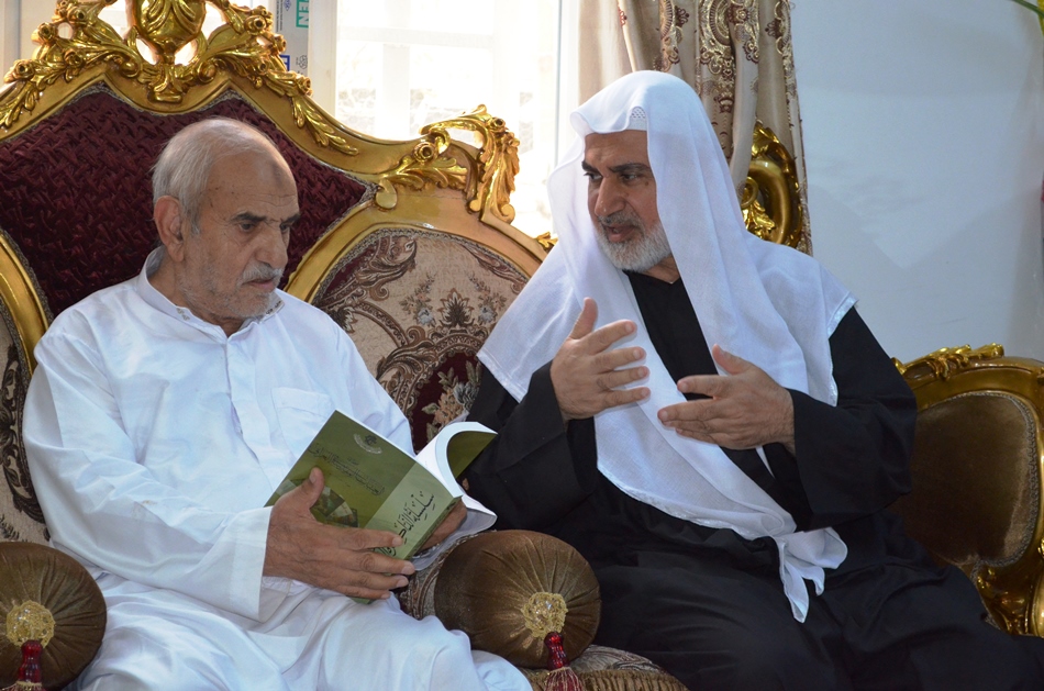 مدير مركز تراث كربلاء يزور المؤرخ السيد سلمان هادي آل طعمة