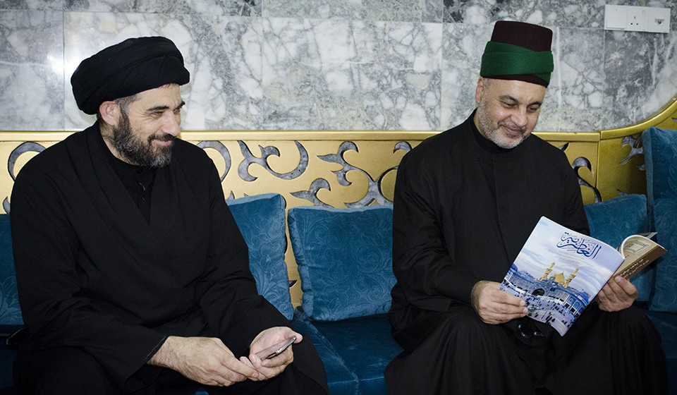 وفد من مركز تراث كربلاء يزور السيد الخطاط ثامر الموسوي