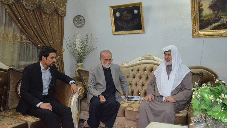 وفد من مركز تراث كربلاء يزور السيد عبد الله سعيد زيني