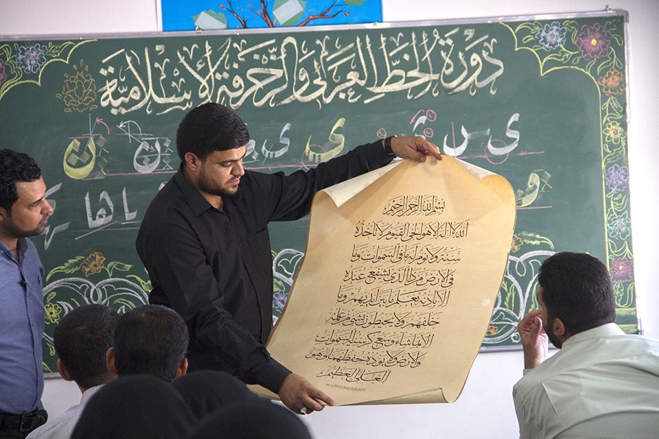 مركز تراث كربلاء يوثق مشروع تعليم الخط العربي في العتبة العباسية المقدسة