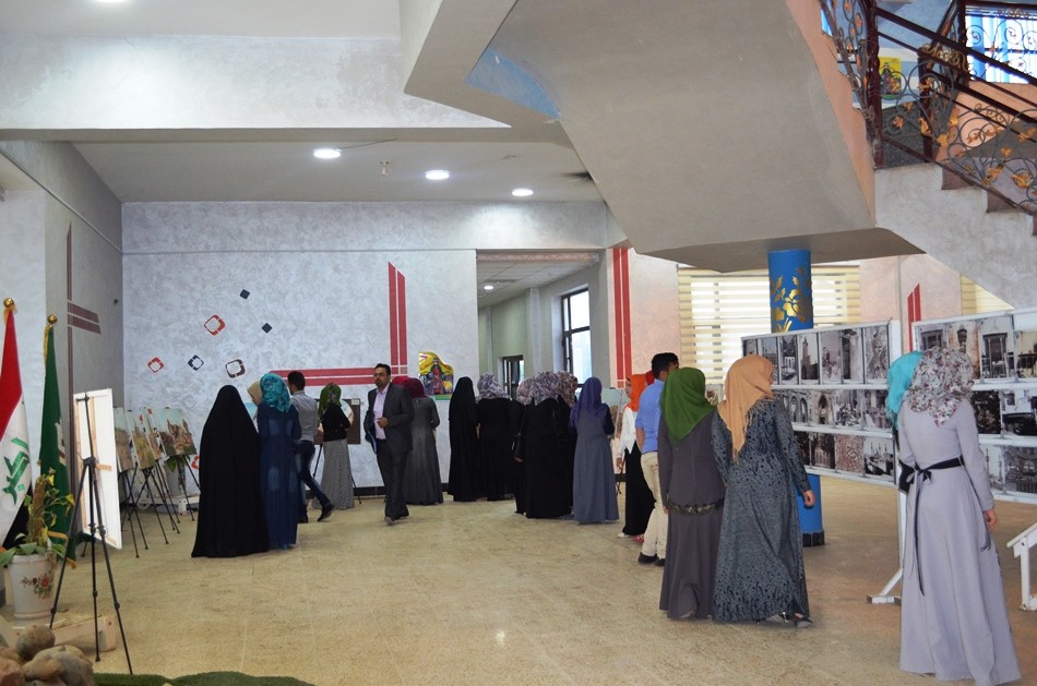 مركز تراث كربلاء يقيم معرضاً تراثياً في رئاسة جامعة ذي قار