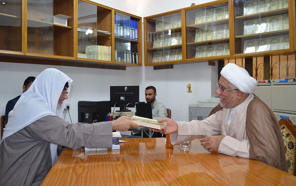 الشيخ الدكتورعبد الله اليوسف في رحاب مركز تراث كربلاء