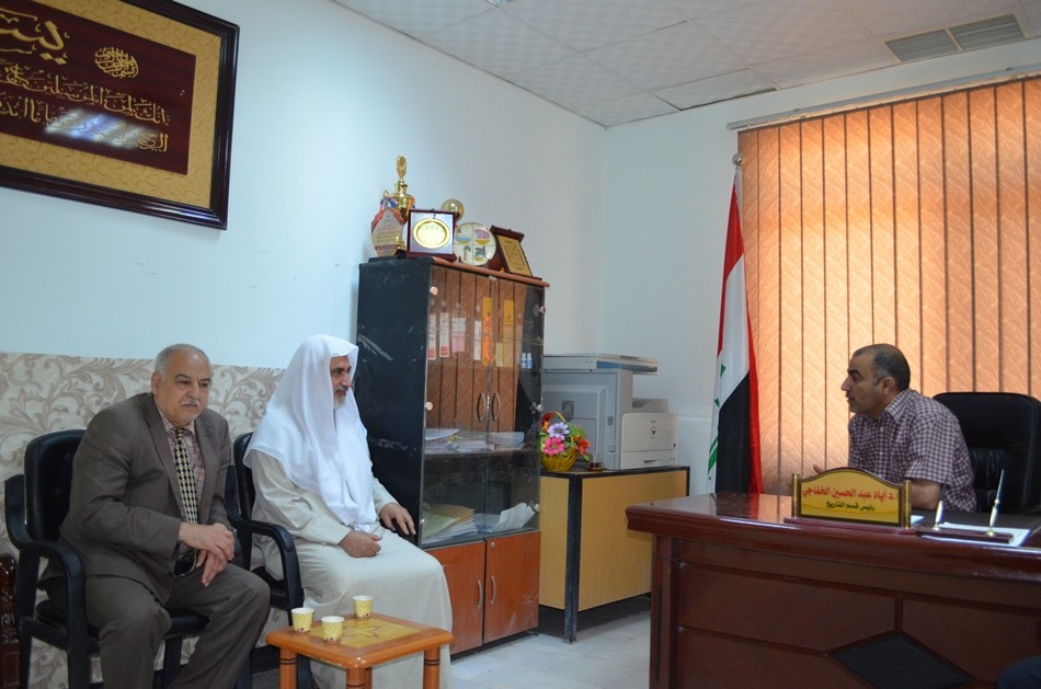 وفد من مركز تراث كربلاء يزور كلية التربية للعلوم الانسانية