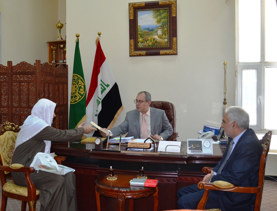 وفدٌ من مركز تراث كربلاء يزور جامعة الكوفة
