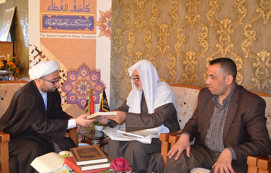 وفدٌ من مركز تراث كربلاء يزور مؤسسة كاشف الغطاء العامة