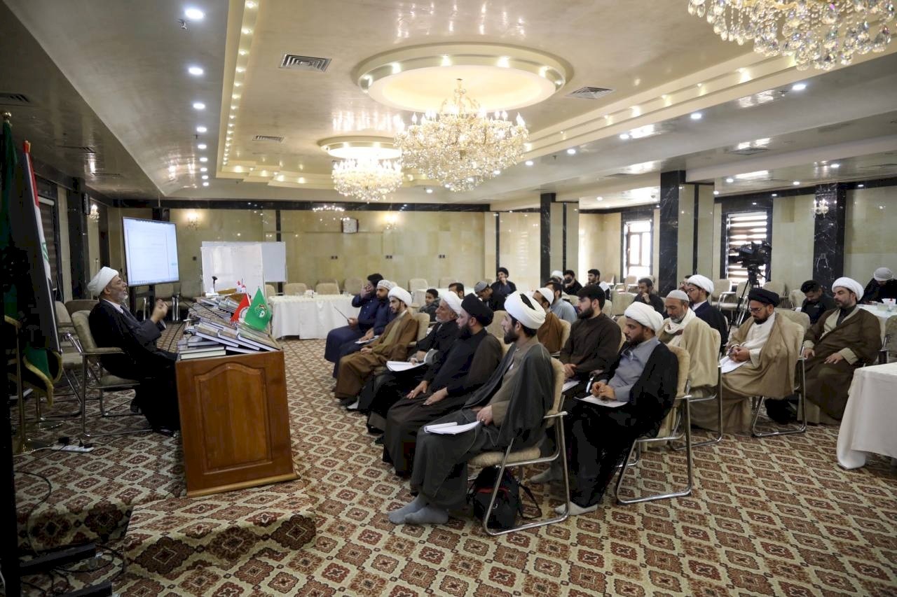 مركزُ تُراثِ كربَلاء يختتمُ دورةَ (الشّيخ شريف الغُلماء المازندرانيّ) لتحقيقِ المخطوطاتِ