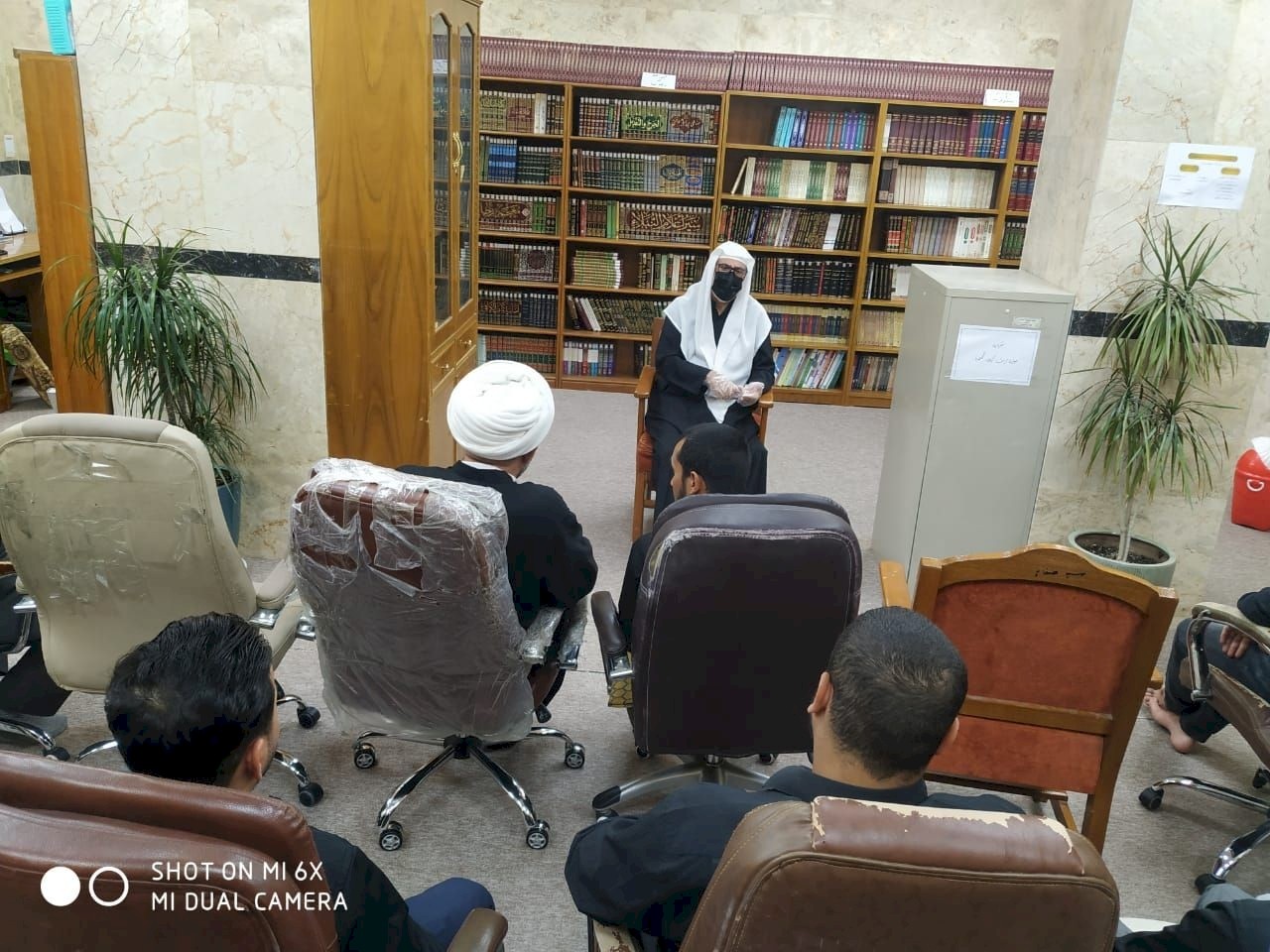 مدير مركز تراث كربلاء يلتقي المنتسبين ويحثّهم على مضاعفة الجهود