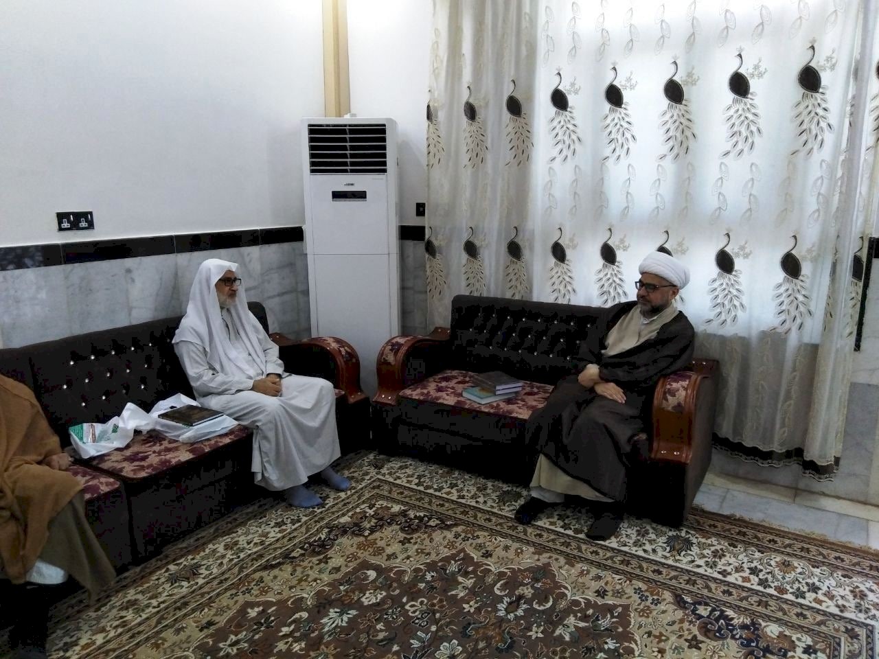 وفدٌ من مركزِ تُراثِ كربَلاء يزورُ أساتذةَ الحوزة العِلميّة في النّجف الأشرف