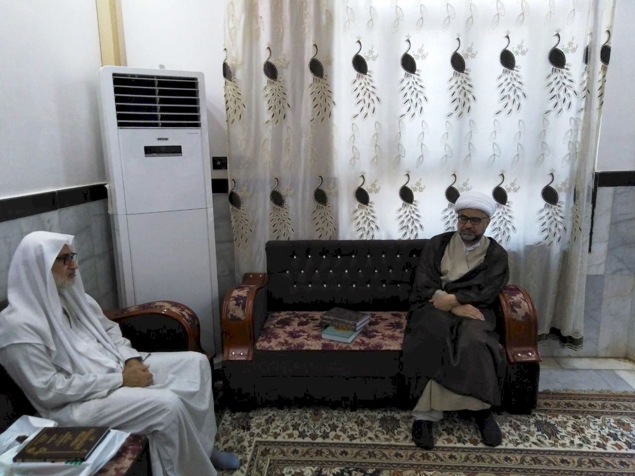 وفدٌ من مركزِ تُراثِ كربَلاء يزورُ أساتذةَ الحوزة العِلميّة في النّجف الأشرف