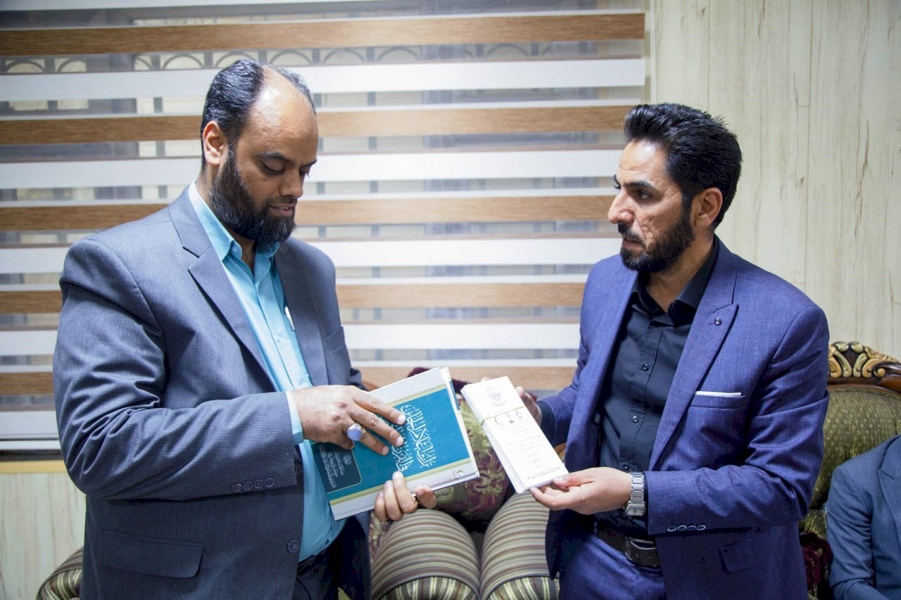 لدَعوةِ أساتذتِها للمُشاركةِ في مؤتمرِهِ العِلميِّ الدوليِّ الثّاني.. وفدٌ مِن مركزِ تُراثِ كربَلاء يزورُ جامعةَ واسِط